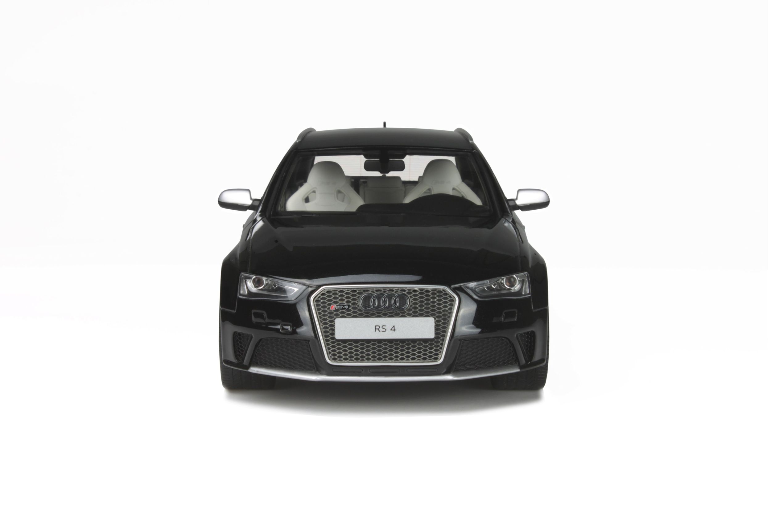 Amazon | △世界限定999台！GT-Spirit 1/18 AUDI アウディ RS4-S