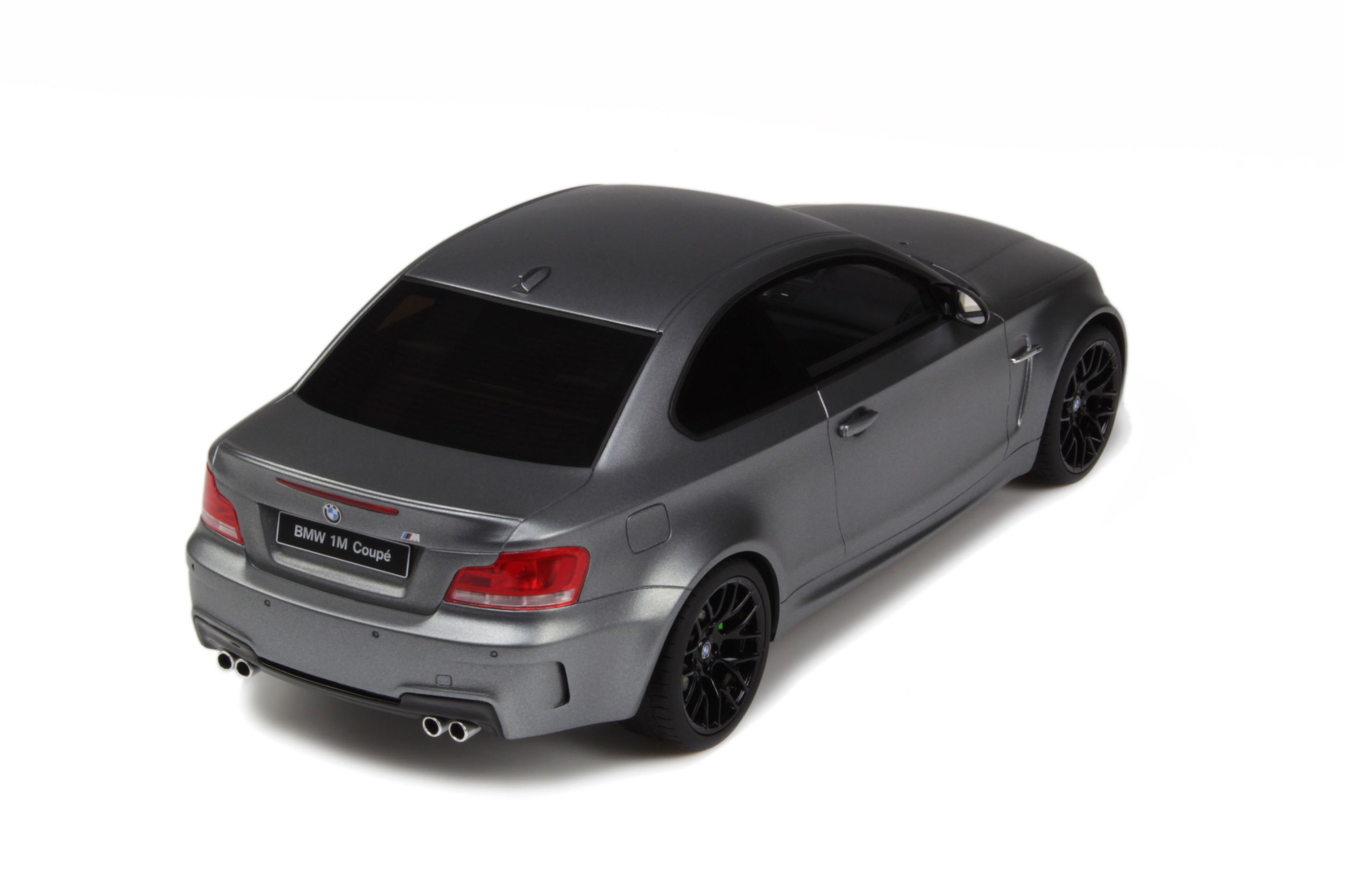 BMW 1M E82 Frozen Grey - Model car collection - GT SPIRIT