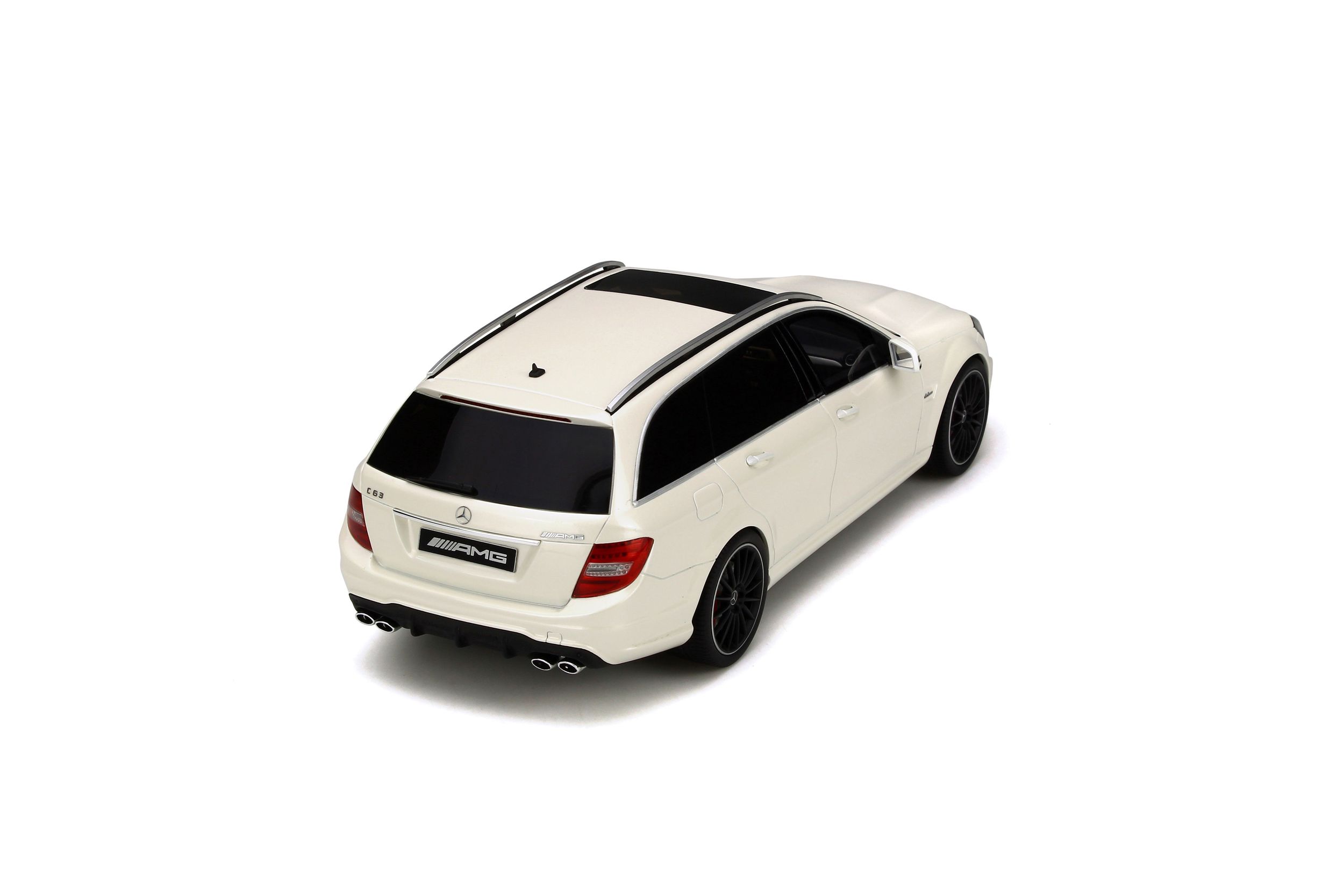 Mercedes-Benz C 63 AMG Sedan (W204) - Model car collection - GT SPIRIT