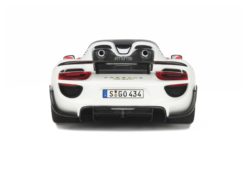 Porsche 918 Spyder Weissach Package