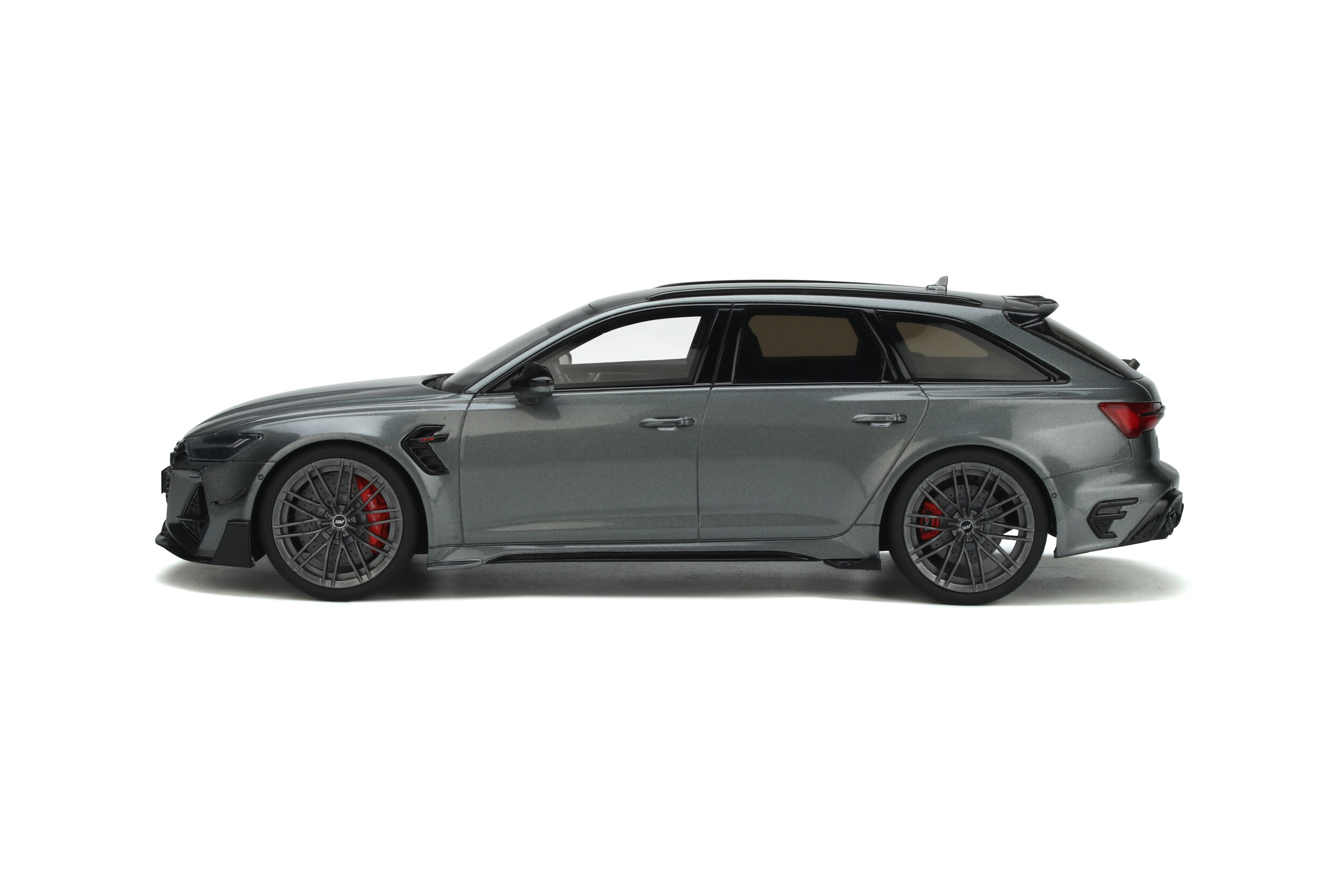 Amazon | △超希少！Grey！世界限定999台！GT-Spirit 1/18 AUDI