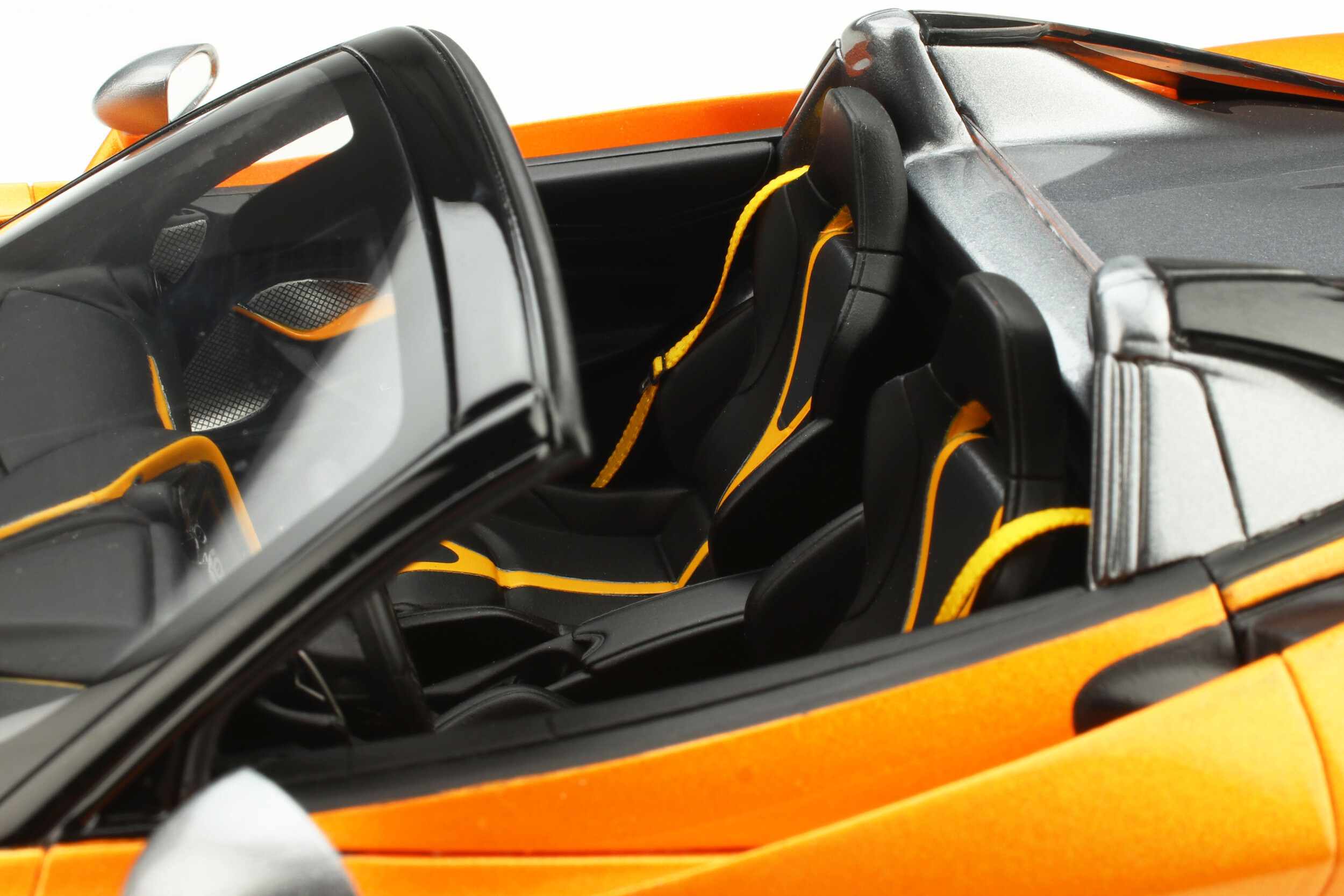 Voiture pour enfant, miniature d une Mclaren 720S 100 pourcent