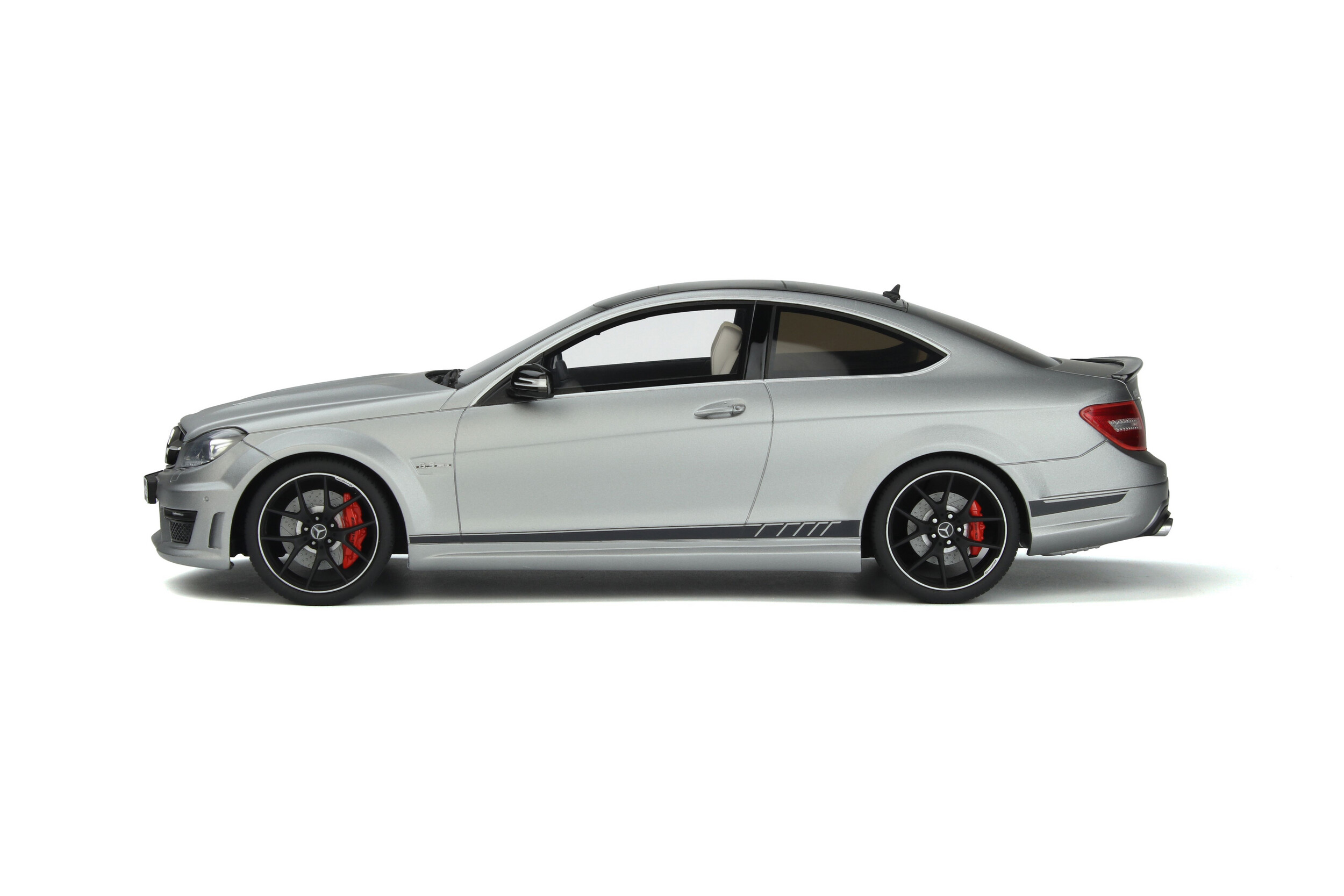 GT Spirit 1:18 MERCEDES-BENZ C63 AMG EDITION 507 (CLDC029) *display ca